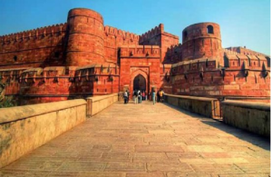 Agra Fort and tourists watching 